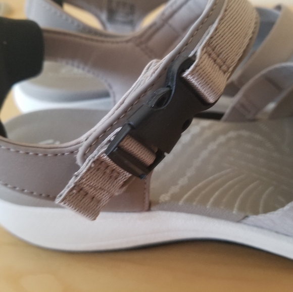 Clarks Cloudsteppers Sandals Women's Size 10M - Picture 10 of 14
